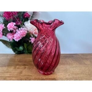 Vintage Cranberry Swirl Glass Vase Ruffled Rim Hand‎ Blown Art Glass
